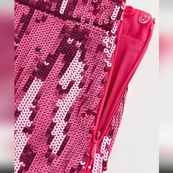 Pink sequined skirt - Picture 2 of 3